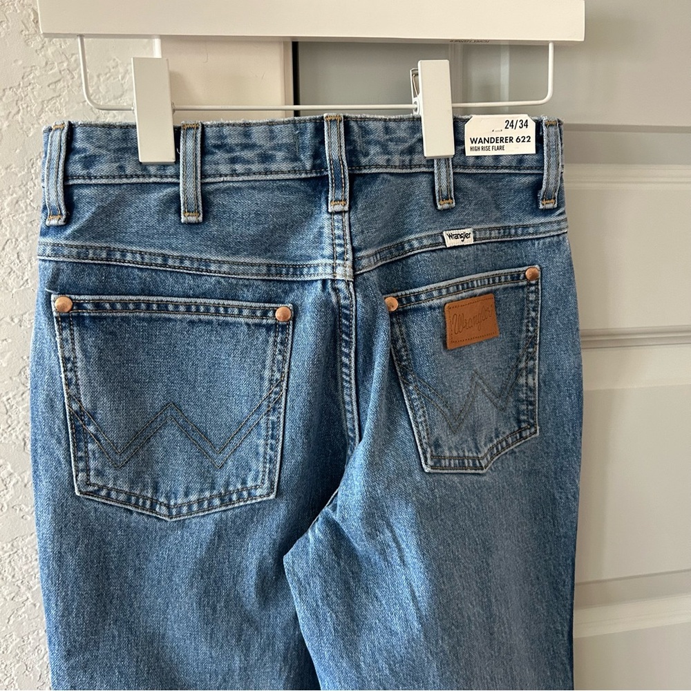NWT Wrangler Destructed Wanderer Flare Jeans Good Intentions - Picture 6 of 6